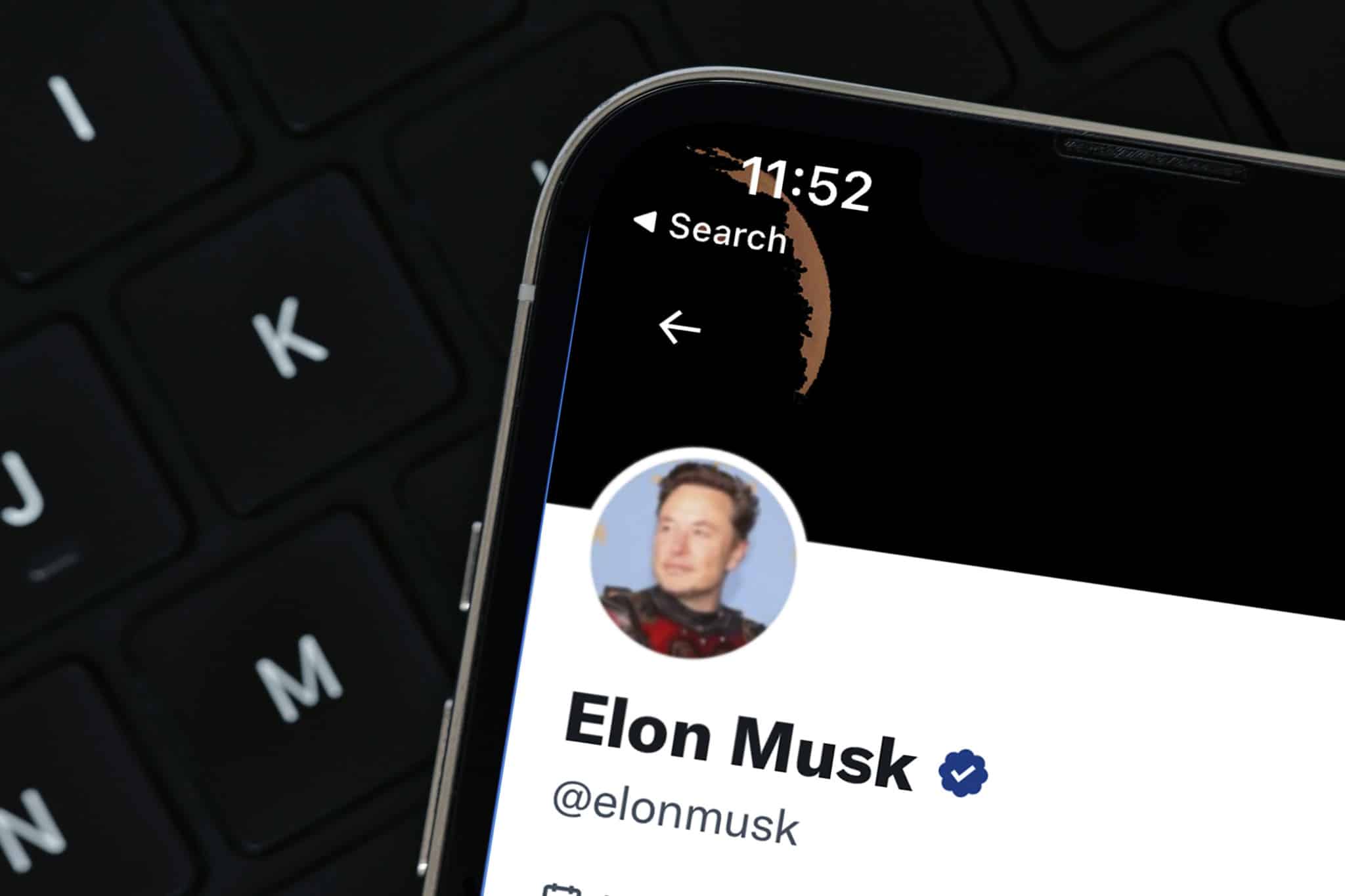 Elon Musk'un X hesabının cep telefonunda görüntülenen görüntüsü.