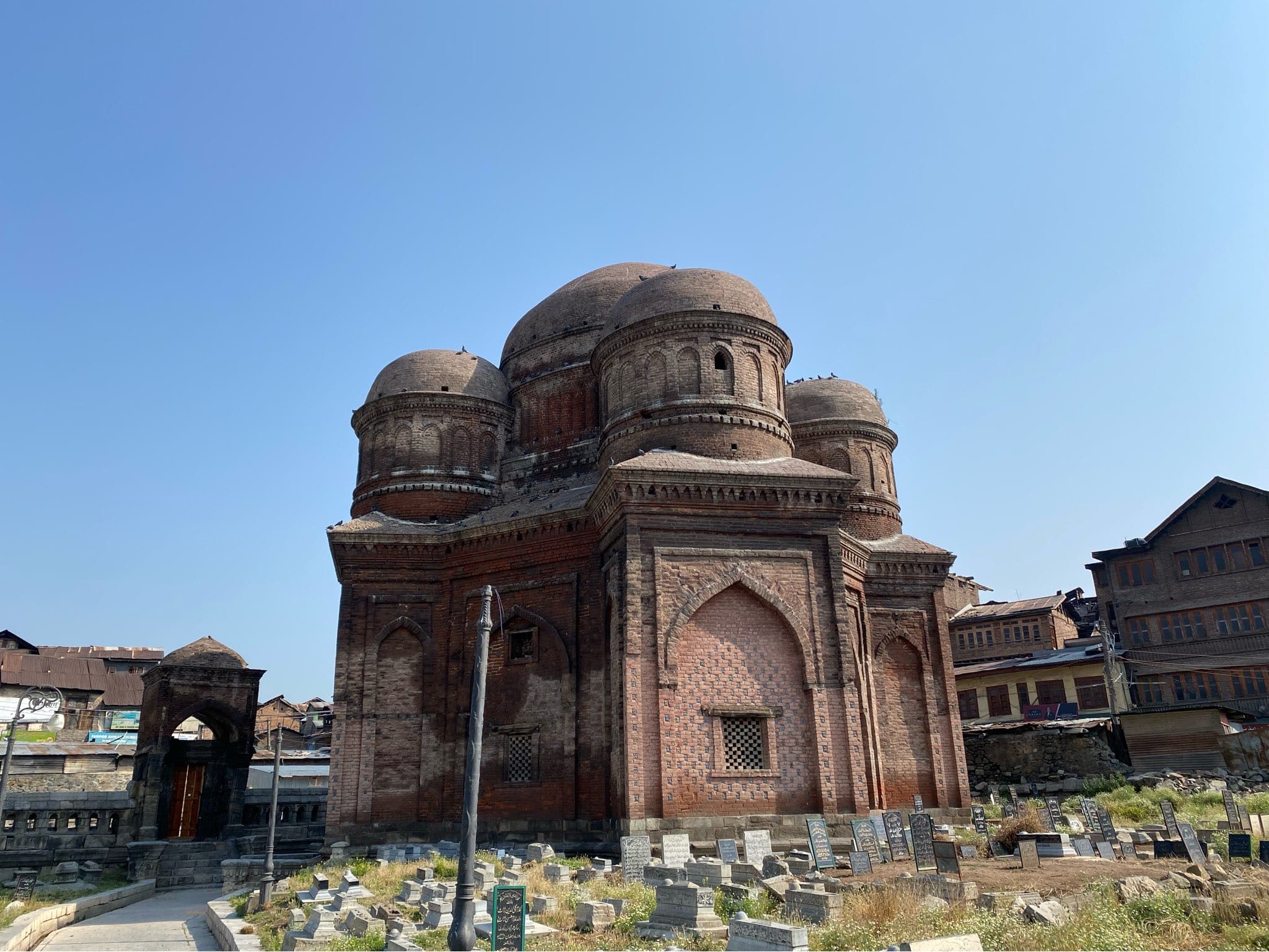 Hindistan'ın en popüler eski Keşmir padişahı Zain-Ul-Abidin'in annesinin Bizans esintili mezarı.