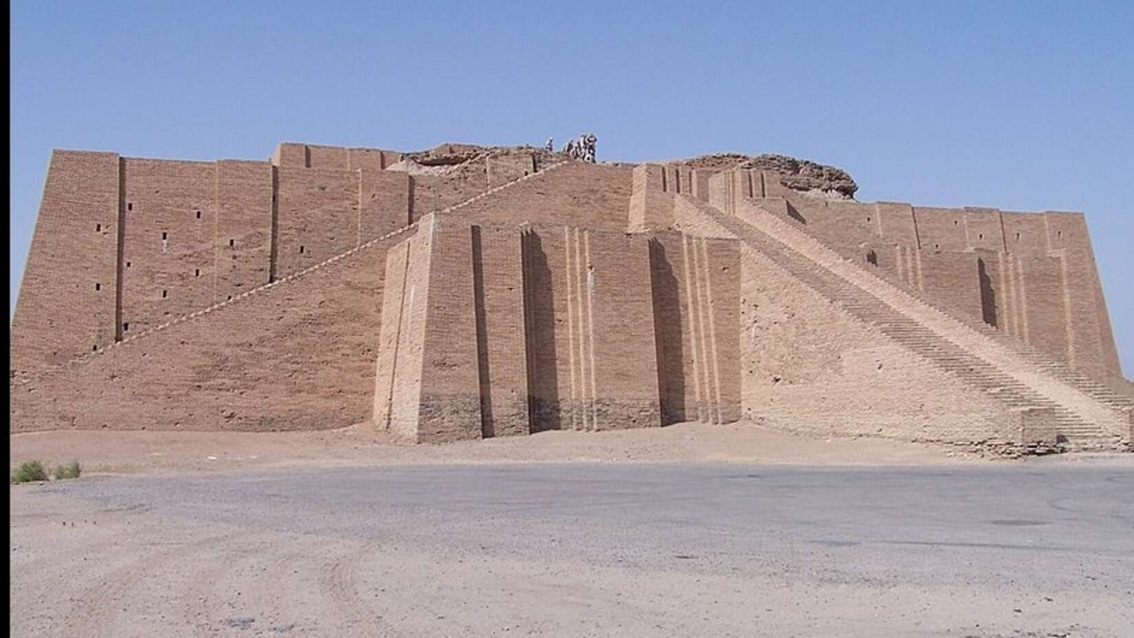 Sümerler Zigguratları Babilliler, Elamlılar, Akadlılar ve Asurlular gibi inşa ettiler.