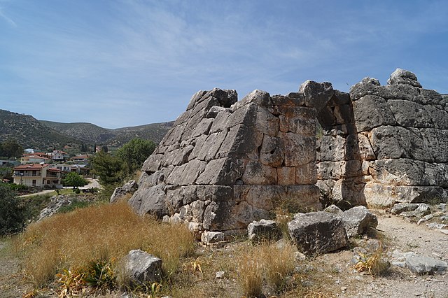 Antik Yunan Hellinikon piramidi, Yunanistan