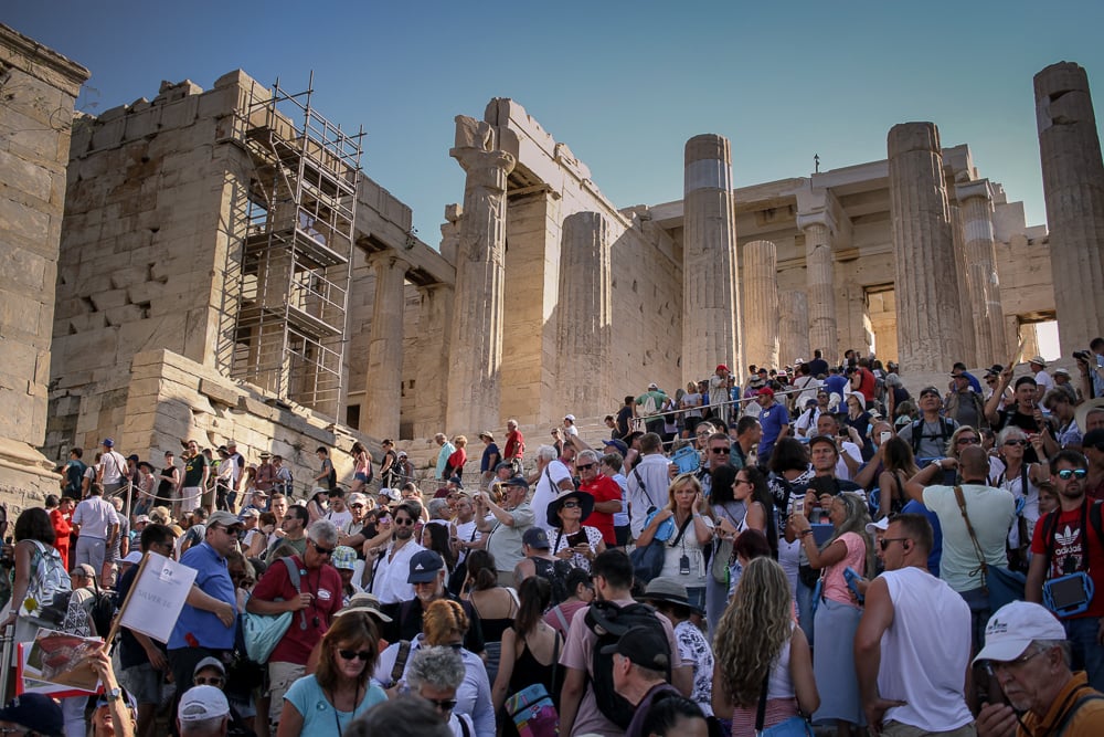 aşırı turizm. Turistler Atina Akropolünü sular altında bıraktı