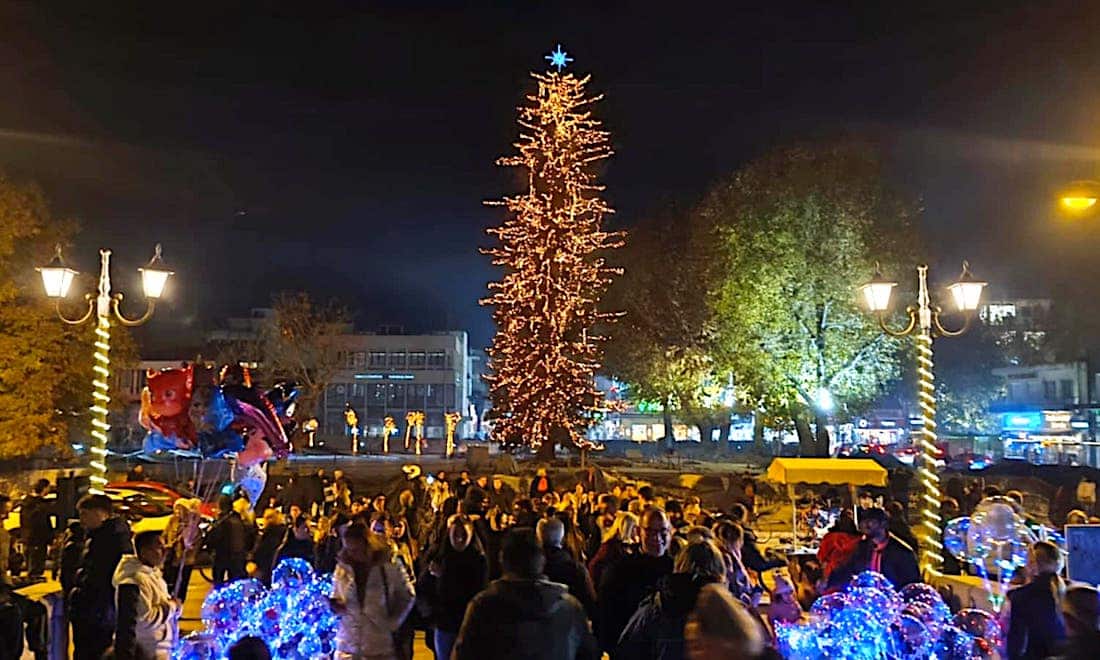 Trikala Noel ağacı