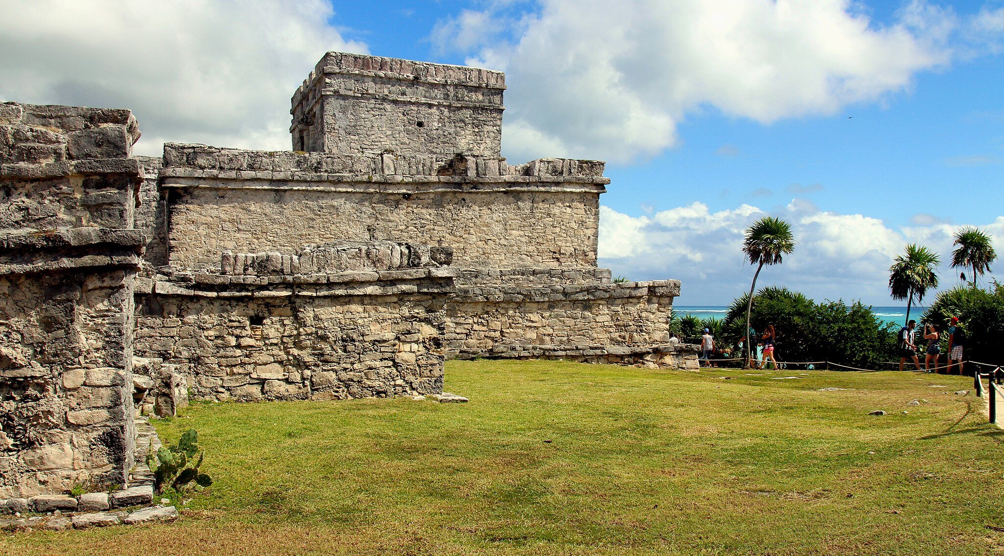 Antik Mayalar, şimdiki Yucatan Yarımadası'na hakim olmadan önce, onların öncülleri bir balıkçı kanalları ağı inşa etmişti.