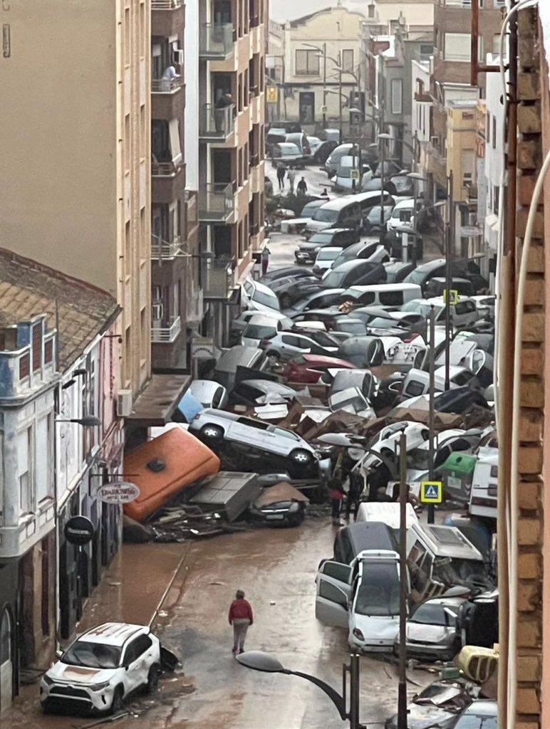 Bir araba kazasını gösteren Sedaví, Valencia'dan fotoğraf.