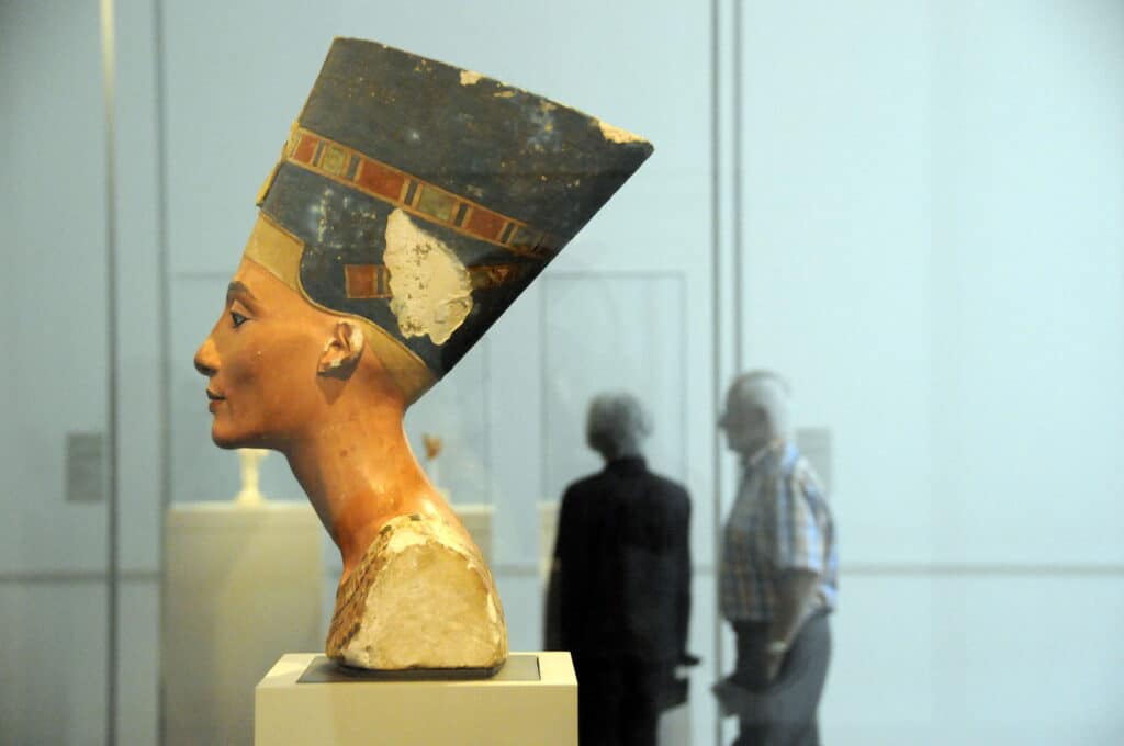 Nefertiti'nin büstü