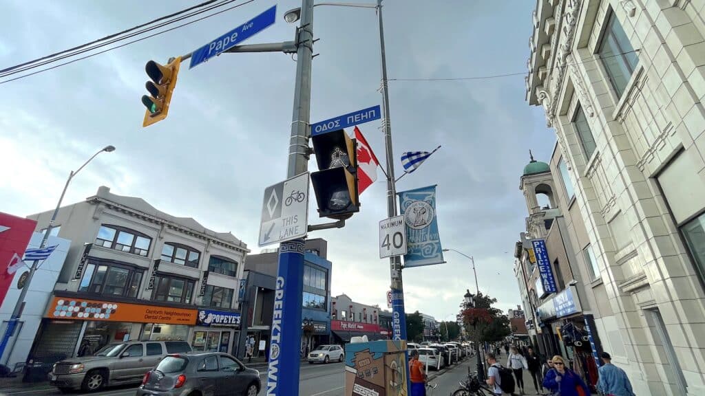 Yunanistan'ın Toronto şehri, Danforth, Kanada, Yunan Kanadalılara ev sahipliği yapıyor